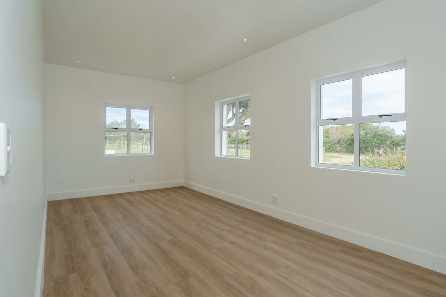 6 Bedroom Property for Sale in Meadowsteads Western Cape